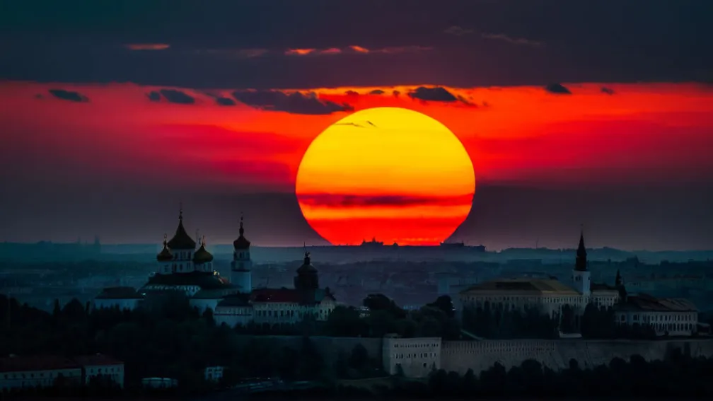 Яркое Солнце