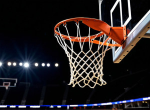 Флорида Гейторс обыграли Майами Харрикейнс, несмотря на проблемы с фолами