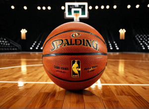 Команда Куинз одержала победу над УСК Гринсборо благодаря 18 очкам Криса Эшби