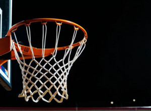 Флорида Атлантик уверенно обыграла Чарльстон со счетом 94-77 благодаря результативной игре Карлайла