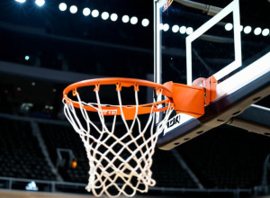 УНЛВ примет Монтану после впечатляющей игры Каннингема