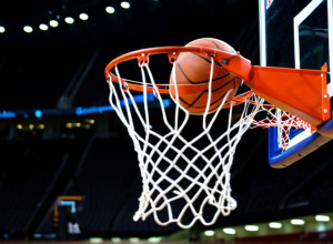 Уверенная победа: ЮКонн разгромил Огайо Стейт благодаря блистательной игре Сары Стронг