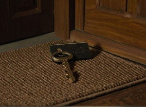 Смертельная ошибка: Мужчина из Индианы обвинен в убийстве уборщицы, постучавшей не в ту дверь