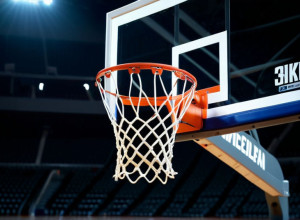 Баскетбол: Батлер одержал победу над Южной Каролиной со счетом 79:72 благодаря Ажайи и Бизджаку