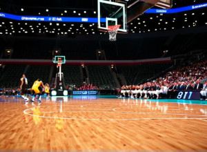 Маккиннон зажег: LSU разгромил Омаху со счетом 99-73