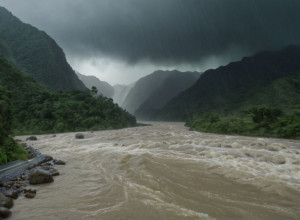 Тайвань переживает новые ливни: Тропическая депрессия несет угрозу наводнений и оползней