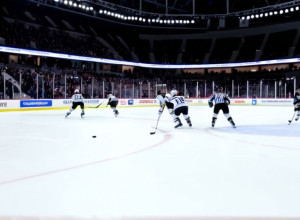 Динамичная атмосфера хоккейной арены во время решающего момента