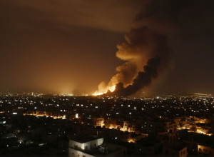 Премьер-министр Ливана критикует "Хезболлу" на фоне израильских авиаударов и визита Папы