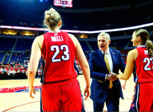 Женская команда Ole Miss одолела Wisconsin в напряженном матче Daytona Beach Classic