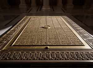 Судебное противостояние: Судья против администрации Трампа из-за депортации мигрантов