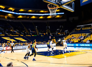 Баскетбольная битва: UC Irvine Anteaters против San Jose State Spartans