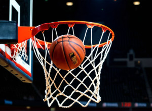 Холмс набрал 30 очков, Вудфорд одолел Восточный Кентукки со счетом 83-77 в захватывающем матче