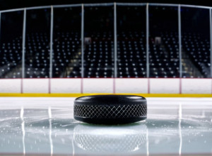 «Бостон Брюинз» одержал победу над «Детройт Ред Уингз» в серии буллитов благодаря героизму Свеймана