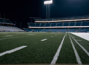 Болельщикам Джеймс Мэдисон приказали прекратить бросать снежки во время матча Sun Belt