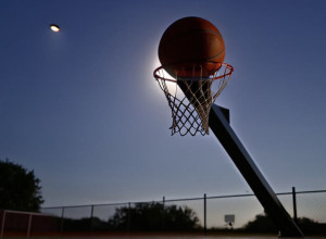 Котуманты и Спартанцы готовы к баскетбольному поединку в Южной Каролине