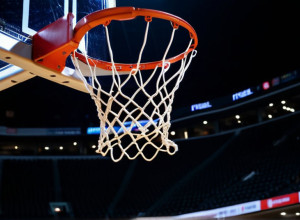 Баскетбольный поединок титанов NCAA: №4 Дьюк против №7 Мичиган Стэйт после звездной игры Бузера