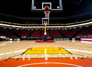 Бен Брэдфорд набрал 31 очко, «Шарлотт» победил «Индиана Стейт» со счетом 92-76