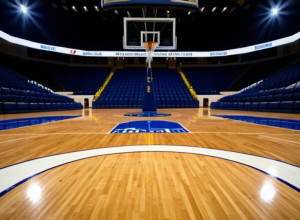 «Кентукки» (№9) уверенно стартовал в сезоне, обыграв «Николлс» 77:51 за счет мощного второго тайма