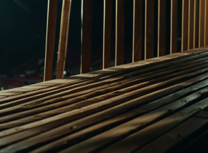 Тренер «Луисвилля» Пэт Келси повредил палец, пытаясь избежать празднования победы