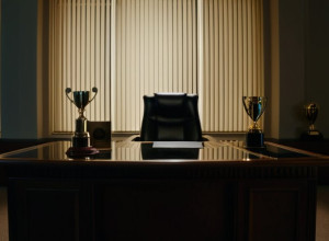 Директор по спорту Бэйлора Мак Роудс покидает пост председателя CFP и уходит в отпуск из-за обвинений