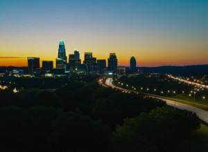 Шарлотт готовится к ужесточению иммиграционного контроля: Рейды федеральных агентов ожидаются в ближайшие дни