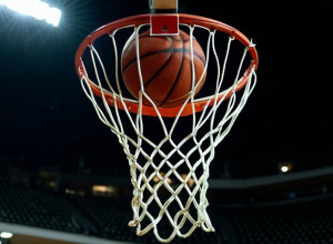 Королевские битвы на паркете: Yoav Berman ведет Queens против Sacred Heart