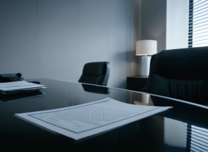 Ветеран ФБР подал в суд после увольнения за радужный флаг