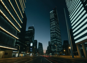 Мэр-элект Нью-Йорка Мамдани обсудит доступность жилья с Трампом, игнорируя политические риски.