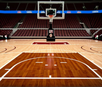 Университет Вилланова одержал уверенную победу над Университетом Куинс со счетом 94-74