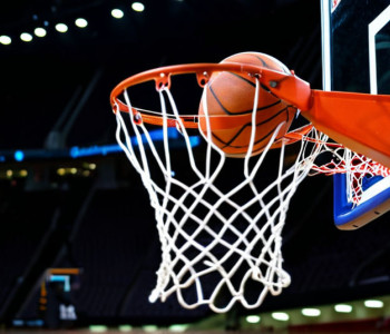 Уверенная победа: ЮКонн разгромил Огайо Стейт благодаря блистательной игре Сары Стронг