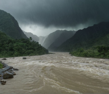 Тайвань переживает новые ливни: Тропическая депрессия несет угрозу наводнений и оползней