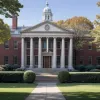 Гарвард подает в суд на администрацию Трампа из-за правила для иностранных студентов