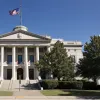 Более 20 штатов США подали в суд на администрацию Трампа из-за сокращения финансирования Planned Parenthood