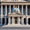 Скандал в США: Депутат отстояла в суде право голоса после критики транс-атлета
