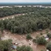 Мощное наводнение в Техасе: спасатели разбирают завалы в поисках пропавших без вести