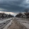 Более 20 мирных жителей погибли в результате удара российской бомбы по селу в Донбассе