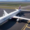 Экстренная посадка самолета United Airlines в Осаке: подозревали пожар в грузовом отсеке